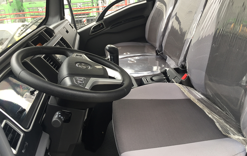 藍(lán)牌純電動(dòng)2.5噸灑水車(chē)